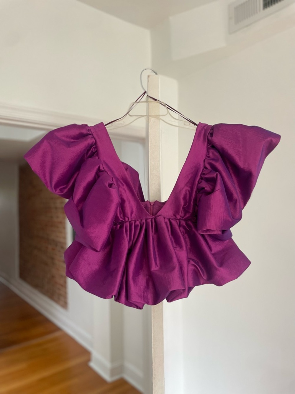 Aje Fuchsia Ruffle Puff-Sleeve Crop Top - XS - Picture 2 of 2
